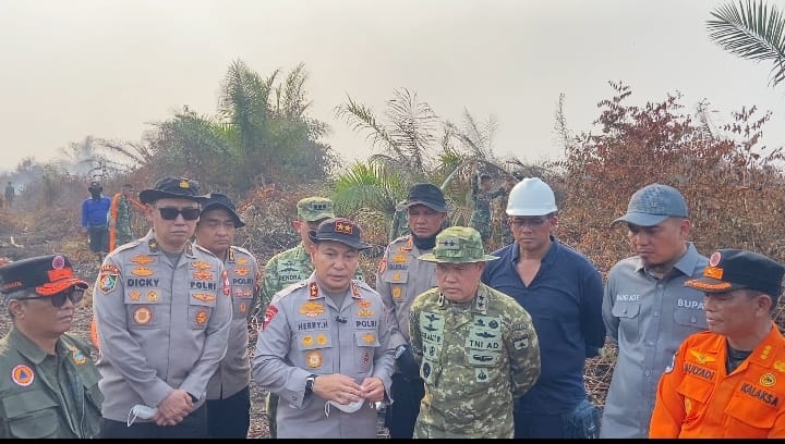 Pangdam dan Kapolda Riau 'Perang' Lawan Karhutla Inhu: Tinggalkan Lokasi, Kena Hukuman