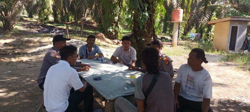 Wujudkan Pilkada Damai, Polsek Rambah Samo Sambangi Masyarakat