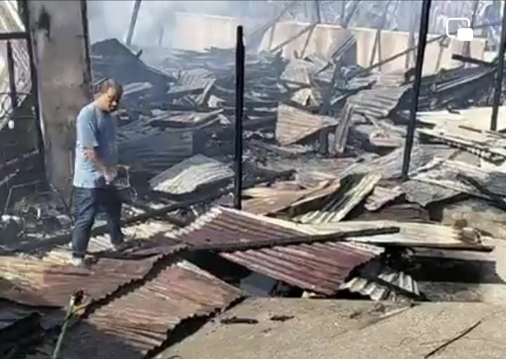 Damkar Lambat Turun ke Lokasi, Tiga Unit Rumah di Rengat Ludes Dilalap Api