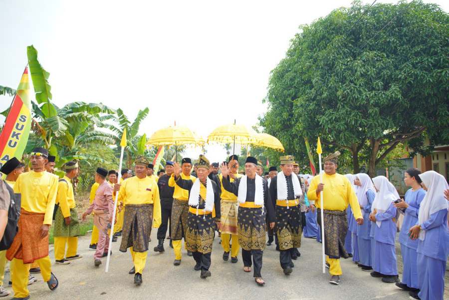 Saleh Djasit Sebut Gubri Syamsuar Patut Mendapat Gelar Datuk Seri Alamsyah