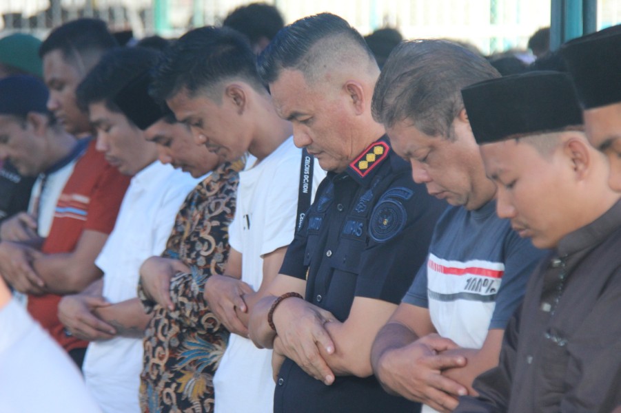 Jumat Perdana Ramadan, Warga Binaan Lapas Pekanbaru Khusyuk Salat Berjamaah