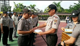 Polres Inhil Berikan Penghargaan Bagi Personel yang Berprestasi 