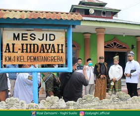Sebelum Daftar ke KPU Inhu, Rizal Zamzami-Yoghi Susilo Sholat Ashar Berjamaah 