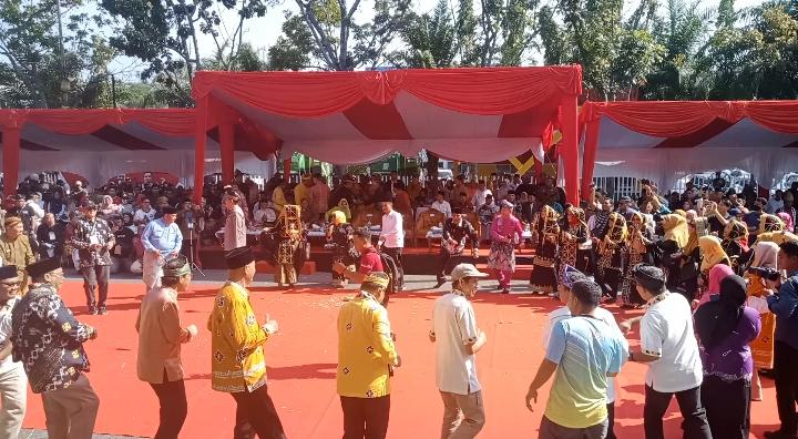 Randai Kuansing dan Tarian Papua Semarakkan Parade Bhinneka Tunggal Ika yang Digelar FPK Riau