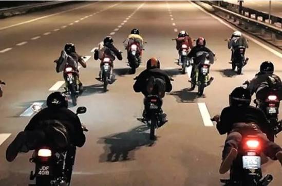 Polisi Tangkap 5 Anggota Geng Motor di Pekanbaru, Rampas HP Warga di Kedai Air Dingin Demi Gaya-gayaan