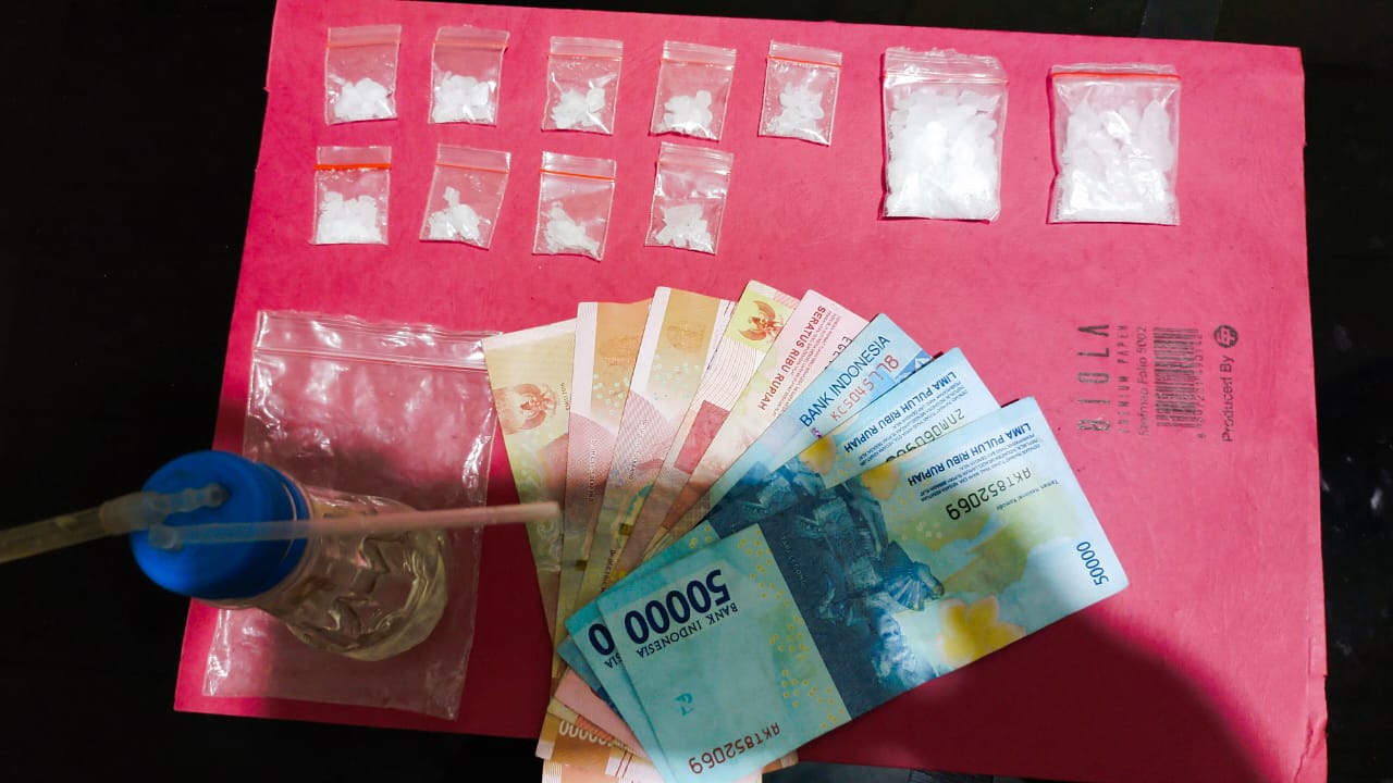 Sedang Pesta Shabu, Pasutri dan Pria Paruh Baya di Desa Batu Ampar Ditangkap Polisi