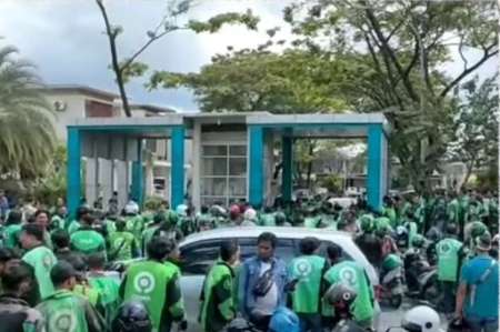 Ratusan Driver Ojol Geruduk Perumahan Elite di Pekanbaru, Ini Pemicunya