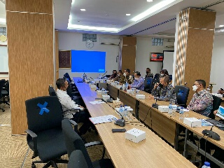 Berpotensi 'Cekik' Rakyat, Abdul Wahid Minta OJK Basmi Ijon & Pinjol