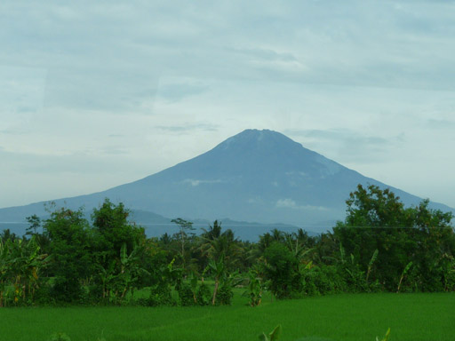 Sejumlah Rumah di Kaki Gunung Slamet Tergerus Banjir