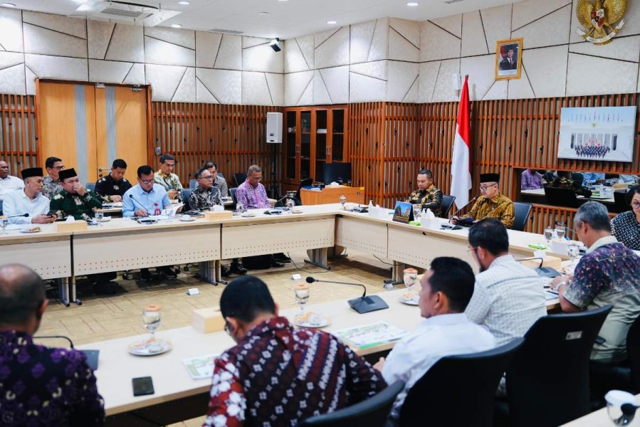 BEM Se Riau Apresiasi Gubri Wahid Gandeng Bupati-Walikota Roadshow Loby Kementerian