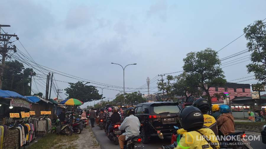 Weekend, Jalanan Subrantas Panam Hingga Tabek Gadang Pekanbaru Macet Parah