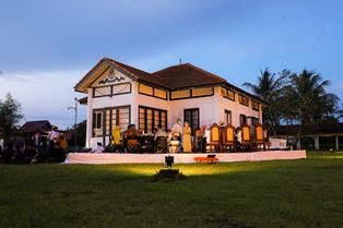 Mengambil Lokasi di Istana Peraduan, Wabup Husni Gelar Jamuan Makan Tamu Ala Sultan