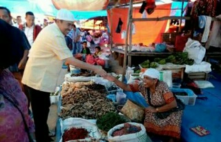 Sebelum Tiba Di Kuansing, Doa Syamsuar untuk Pedagang Pasar Lipat Kain