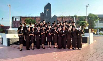 Peringatan HBA Kajari Rohil Ziarah  Makam Taman Pahlawan Kesuma Bhakti 