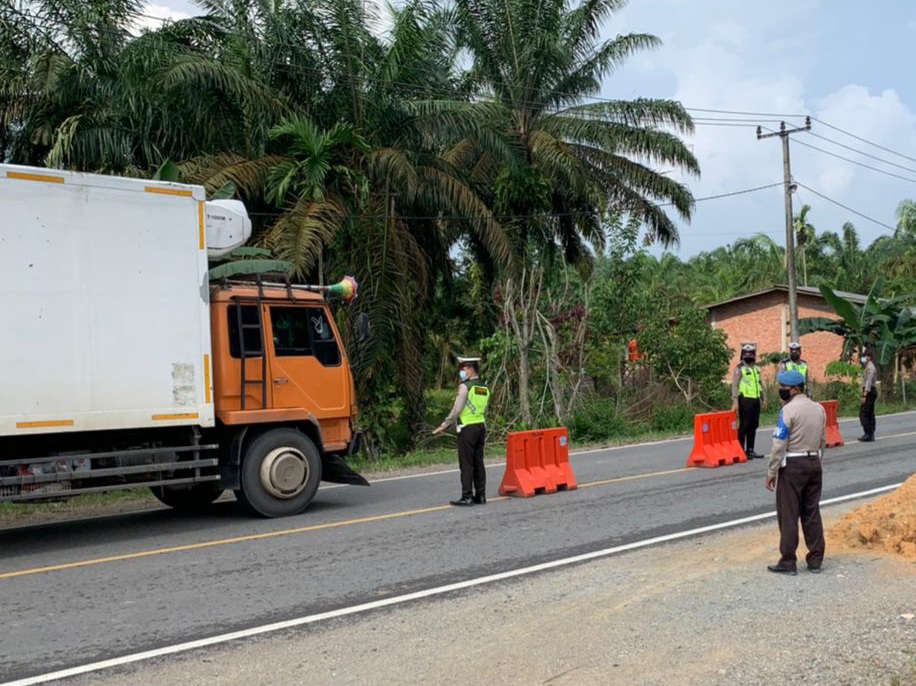 Cegah Covid-19 saat Mudik, Polres Inhil Sekat Perbatasan Riau-Jambi