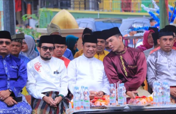 Pimpinan DPRD Pekanbaru Ginda Burnama Hadiri Pawai dan Ziarah ke Makam Marhum