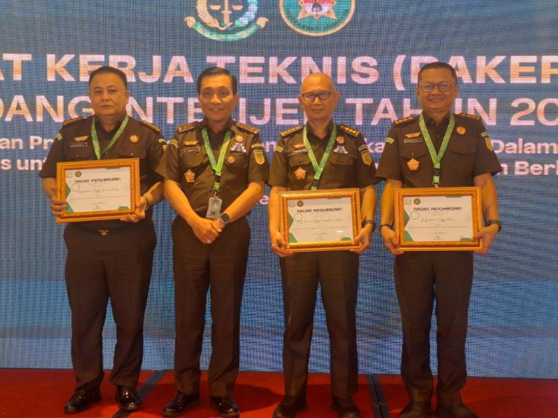 Kejati Riau Peroleh Penghargaan Terbaik III Pemberitaan