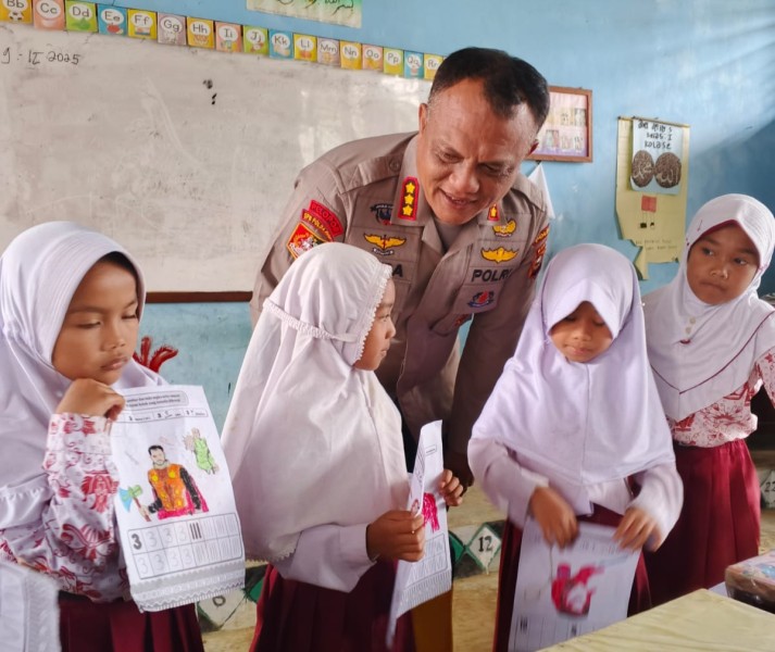 Misi Trauma Healing Polda Riau Kembalikan Senyum Anak-anak Korban Galodo di Agam