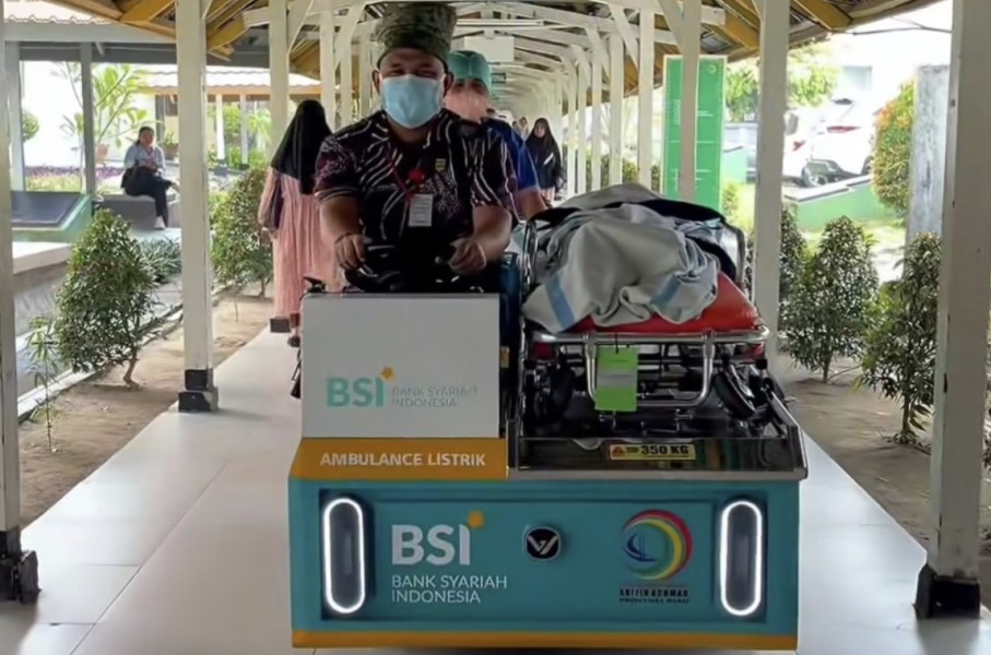 Tingkatkan Pelayanan, RSUD Arifin Achmad Luncurkan Brankar Listrik untuk Mobilisasi Pasien