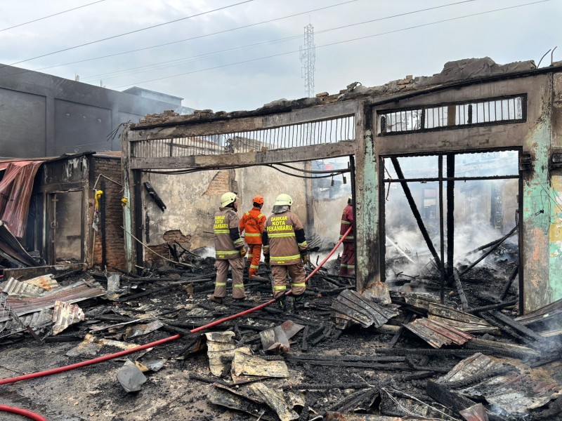 Kebakaran di Jalan Pepaya Pekanbaru, 5 Kios Hangus Terbakar