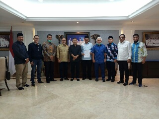 Disaksikan Tiga Ketua Umum pada Masanya, DPP PAN Serahkan SK Pilkada Siak 