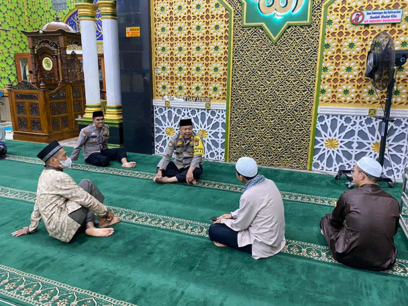 Polres Kuansing Sampaikan Pesan Pilkada Damai di Masjid Makkah Teluk Kuantan