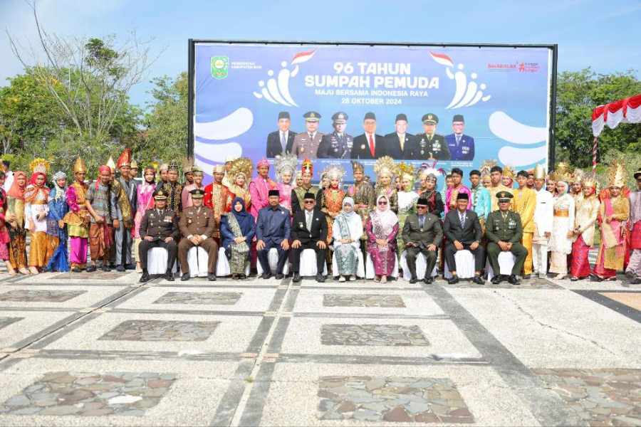 Peringatan Hari Sumpah Pemuda, Pjs Bupati Siak Beri Penghargaan Bagi Pemuda Berprestasi