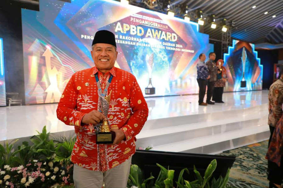 Bupati Siak Terima Anugerah Realisasi Peningkatan PAD Tertinggi Dari Mendagri