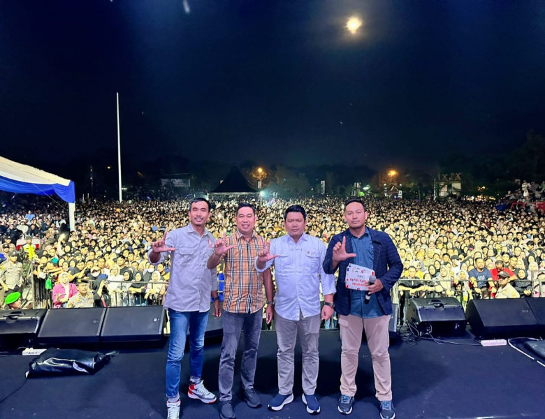 Dimeriahkan Kangen Band, Puluhan Ribu Warga Pelalawan Hadiri Talkshow Literasi Digital Kemkominfo RI
