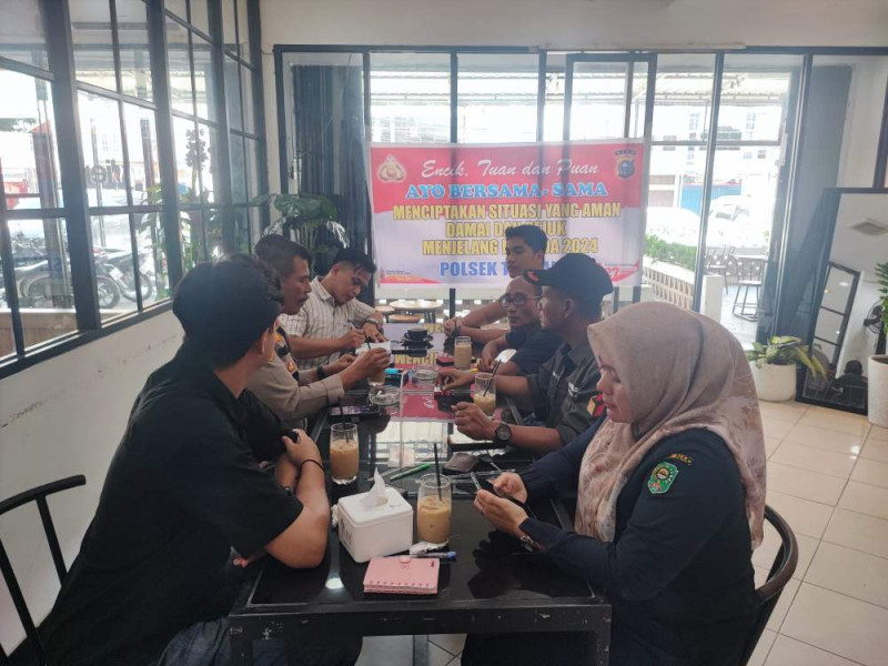 Bersama Penyelenggara Pilkada, Polsek Tualang Ajak Panwaslu dan PPK Sukseskan Pilkada