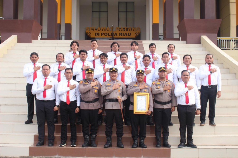 Kapolres dan Wakapolres Rohil Terima  Penghargaan dari Kapolda Riau