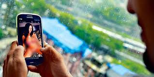 Kemenkominfo Sukses Blokir Konten Porno di WhatsApp