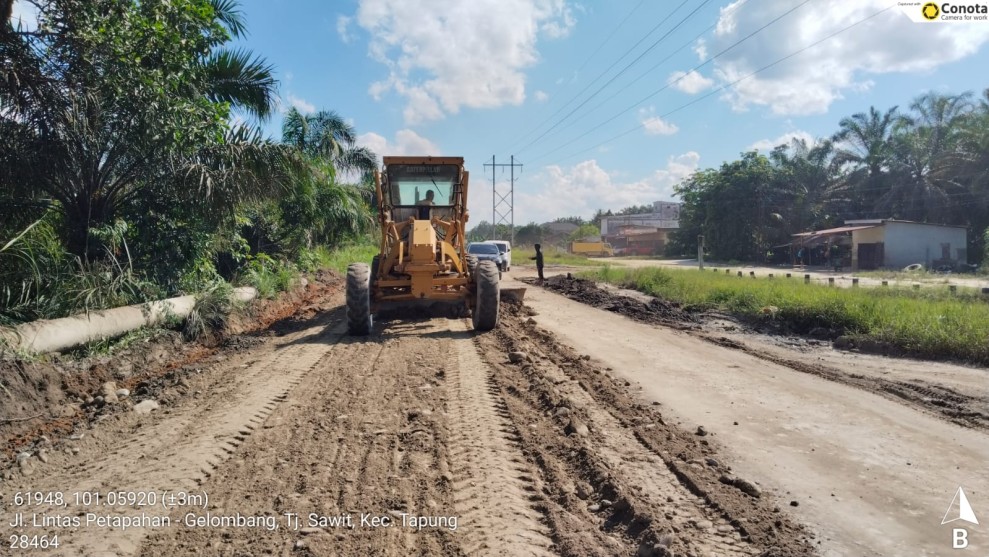 Tanggapi Keluhan Warga, Pemprov Riau Perbaiki Jalan Lintas Petapahan-Gelombang di Kampar