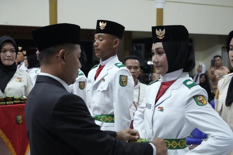 Kukuhkan Paskibra, Bupati Minta Tunaikan Tugas dengan Baik