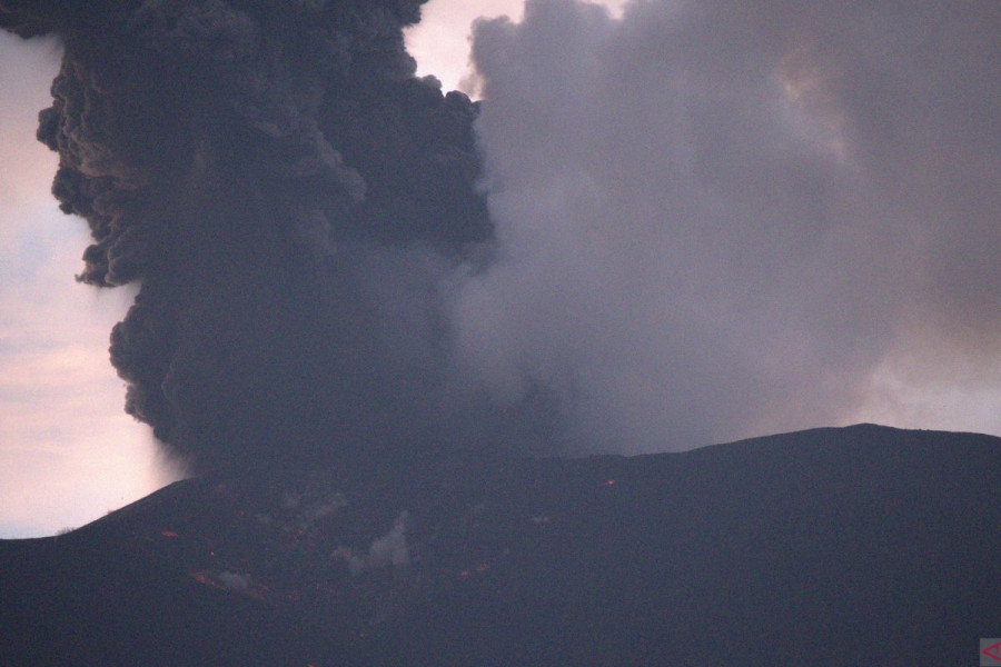 Hujan Abu Vulkanik Iringi Erupsi Gunung Marapi Minggu Pagi