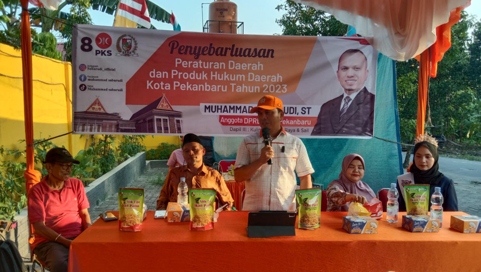 Ketua DPRD Pekanbaru M Sabarudi Sosialisasikan Perda di Jalan Kenanga RT 01 RW 02 Kulim