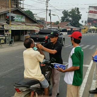 Adek Chandra Anggota DPRD Inhu asal PKB Bagikan Masker