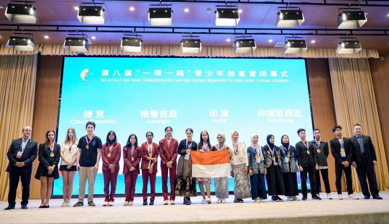 Hebat! Guru dan Siswa SMPN 8 Pekanbaru Cetak Prestasi Internasional Bidang STEM di China