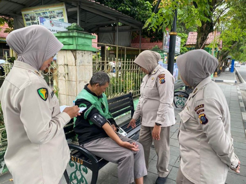 Polda Riau Gelar Pemeriksaan Kesehatan Gratis Bagi Pengemudi Ojol