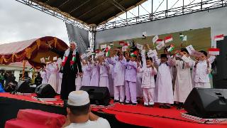 Penyanyi Religi Opick Shalawatan Bersama Santri Ponpes Khairul Ummah di Inhu