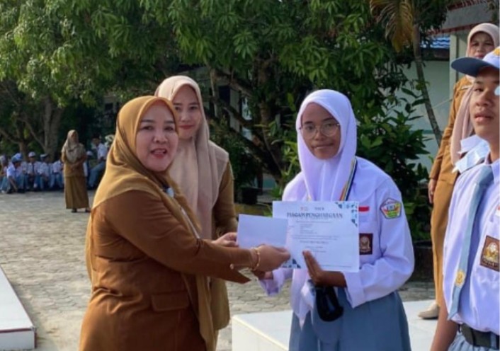 Siswi SMAN 2 Dayun Raih Medali Emas Di Ajang Olimpiade Sains Tingkat Nasional 2026