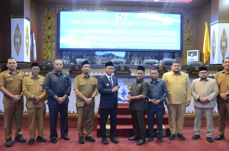 Ketua DPRD Pekanbaru Pimpin  Paripurna Pengantar LKPj,  Agung Nugroho Sampaikan Capaian Program  2025