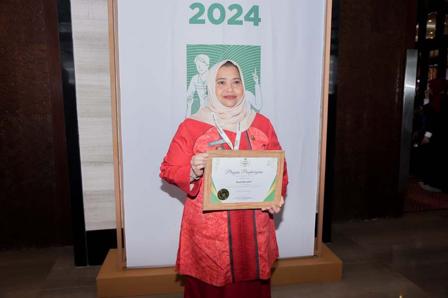 Bupati Bengkalis Terima Penghargaan Baznas Award