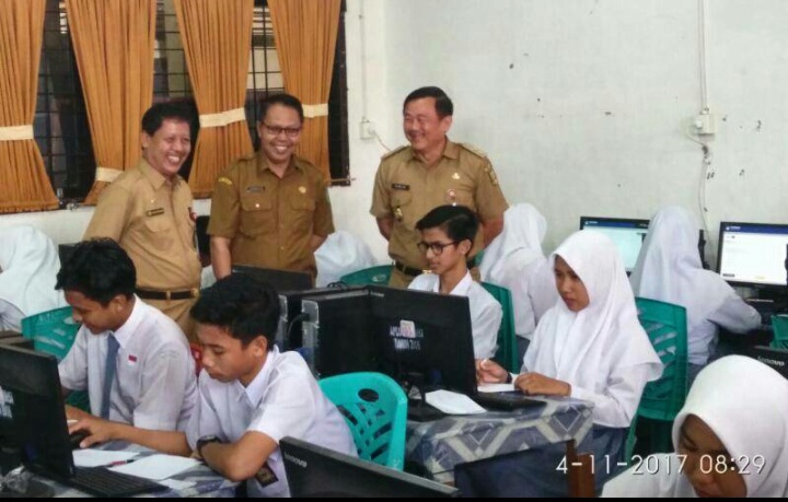 Wabup H.Halim Tinjau Pelaksanaan UNBK SMA Kuantan Singingi
