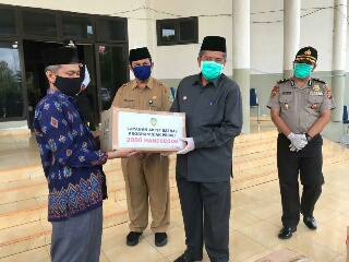 Bupati Terima APD dari Baznas Kabupaten Siak