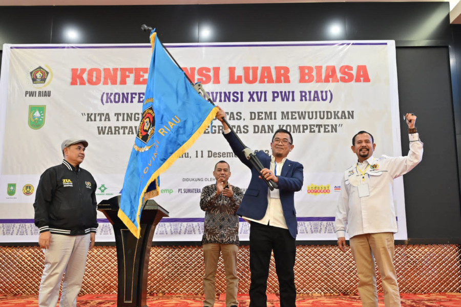 Aklamasi, Raja Isyam Azwar Ketua PWI Riau Gantikan Zulmansyah Sekedang