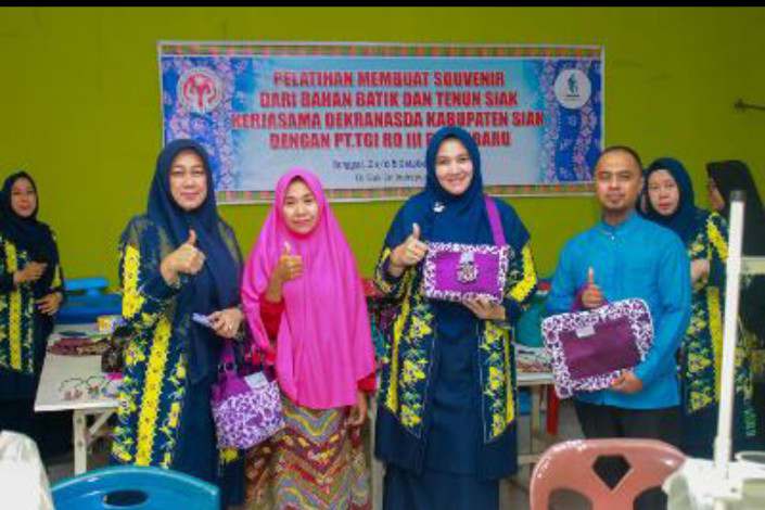 Dekranasda Kabupaten Siak Tutup Pelatihan Tenun Batik