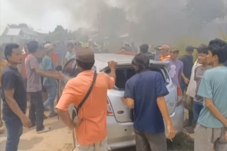 Kecewa! Warga Siak Bakar Bangunan Milik PT SSL