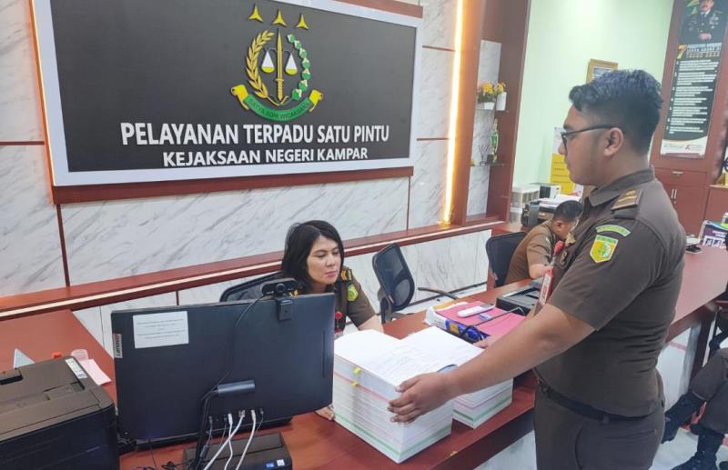 Tiga Tersangka Dugaan Kasus Korupsi Penyaluran Pupuk Bersubsidi di Kampar Segera Disidang