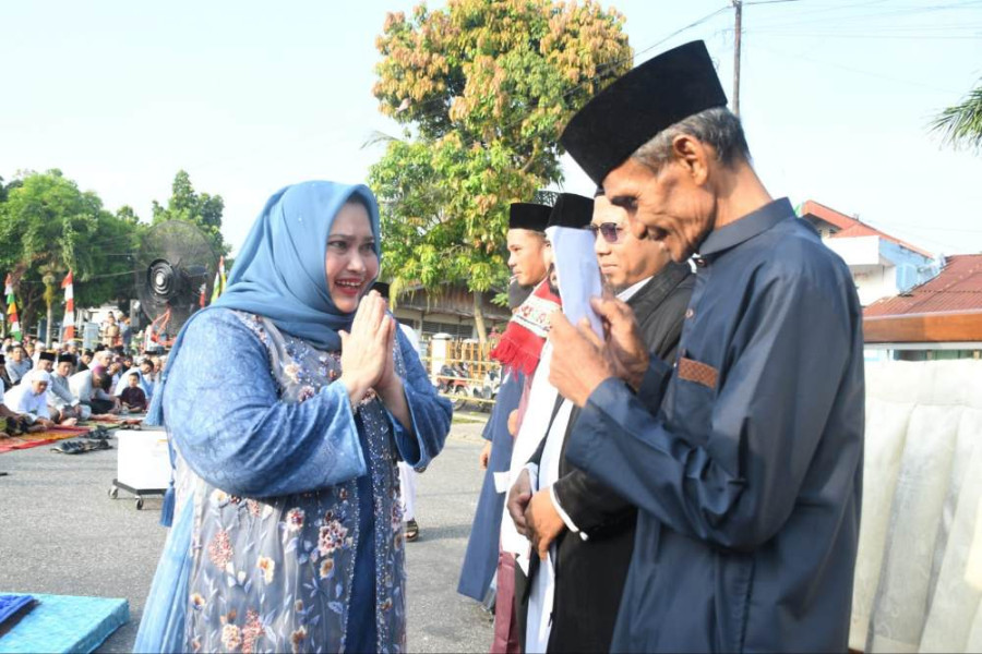 Bupati Kasmarni Shalat Idul Adha di Lapangan Terminal Duri Bestari, Do'akan yang Berkurban Ikhlas dan Diterima Allah